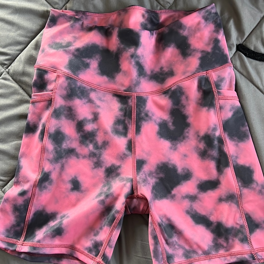 Tie-dye biker shorts